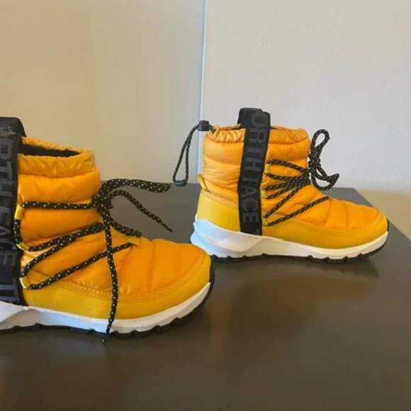 The North Face Women’s Size 6 Thermal all Lace Up Puffer Style Boots EUC. - Picture 8 of 9